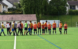 En Mai ,  ASF foot  joue sur le synthé .   