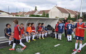 Fin du premier match ASF1  a battu ASF 2 qui jouait avec 6  joueurs uniquement  , mais le groupe reste uni  . A nous Poissy maintenant 