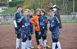 mais  que regardent  -ils , si abattus  ? le panneau d' affichage  ? 