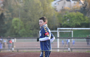 Il est bien seul  à l ' avant notre capitaine 